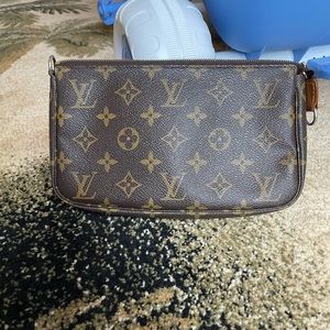 Authentic Louis Vuitton Pouchette